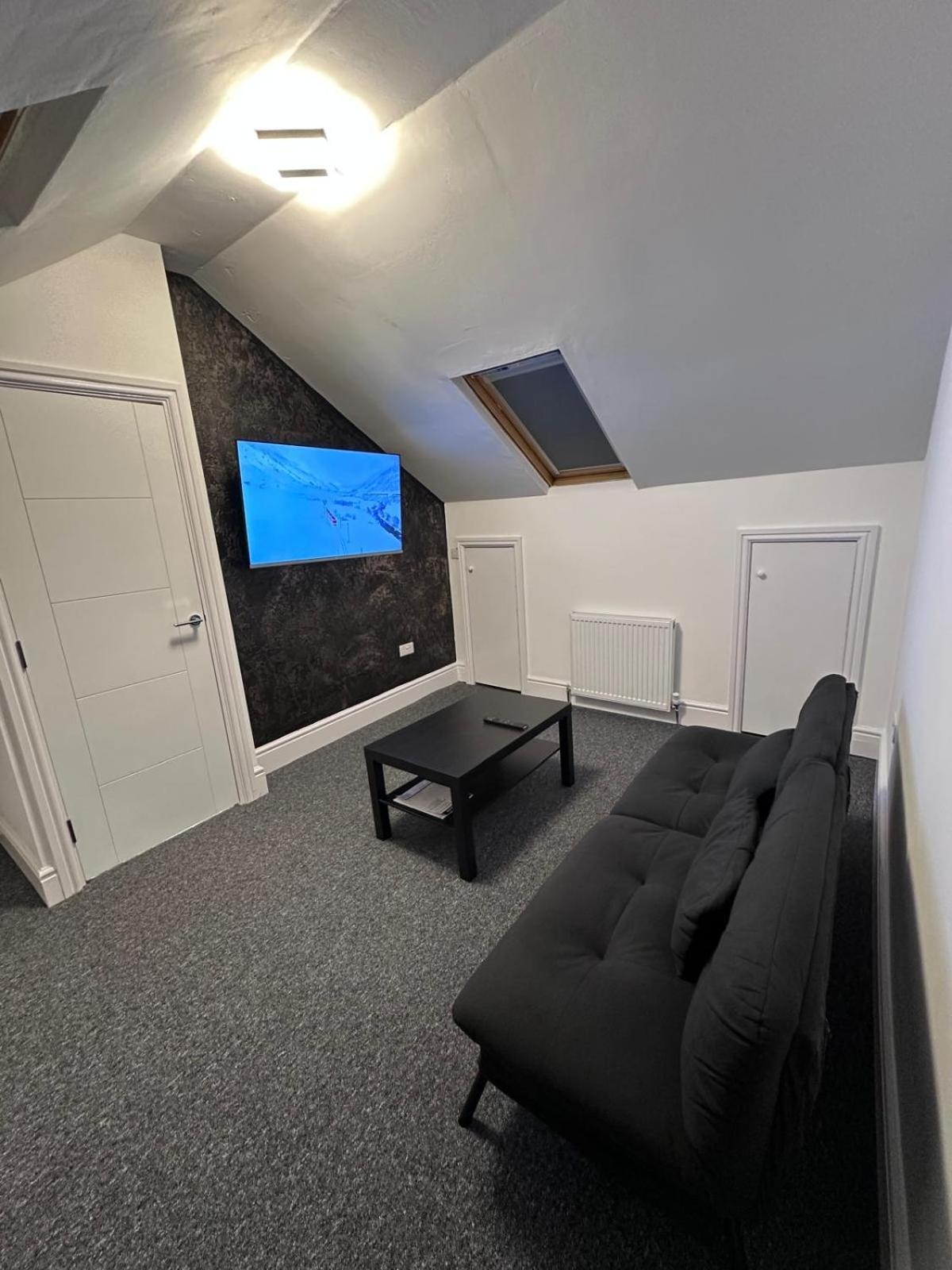 Modern Two-Bedroom Apartment مانشستر المظهر الخارجي الصورة